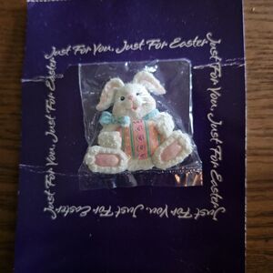 American Greetings Vintage Easter Bunny‎ Egg Pin – New in Package